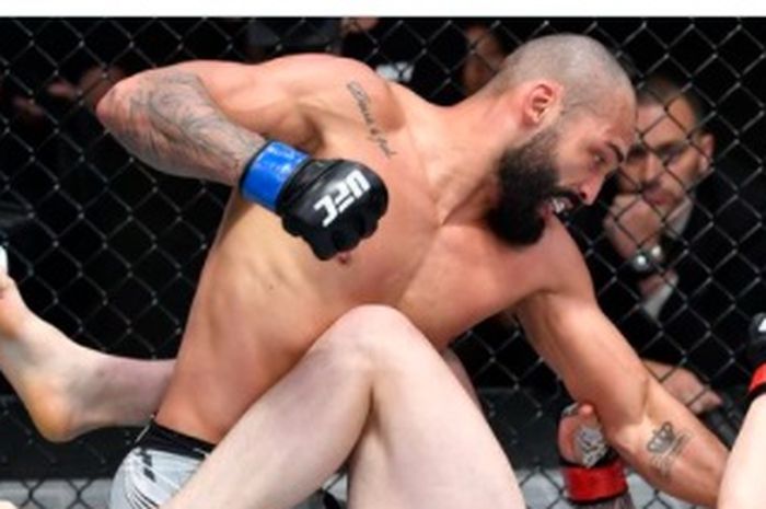 Saking Kesalnya, Petarung UFC Ini Ngaku Ingin Hajar Wasit Usai Pertarungan