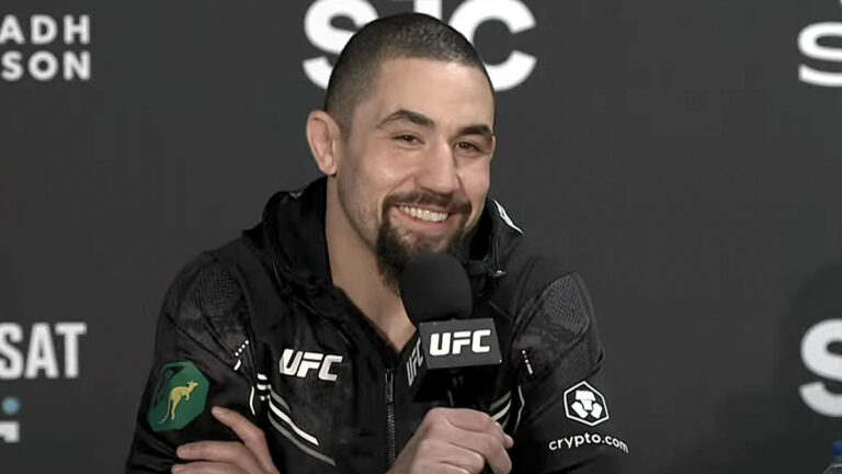 Robert Whittaker memberikan prediksi acara utama UFC 305