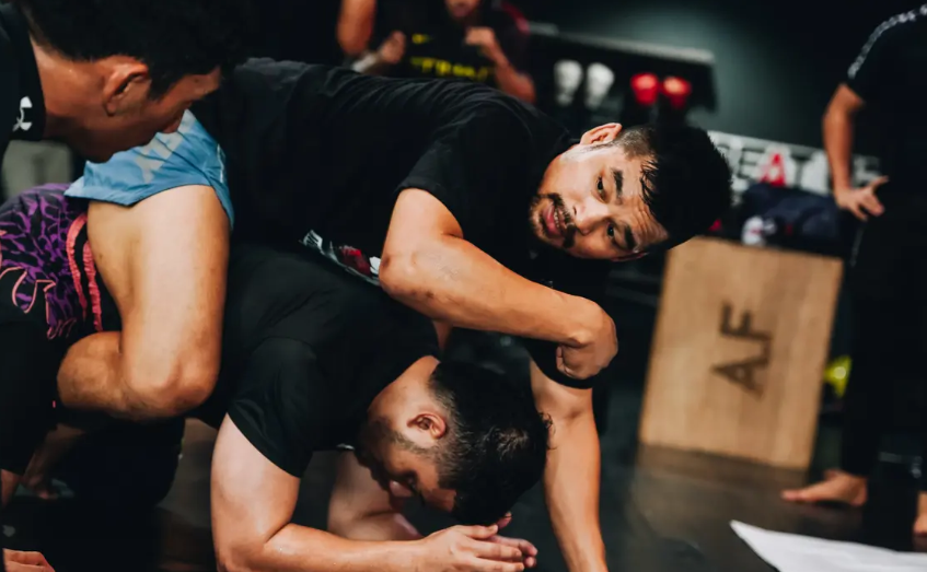 Jagoan MMA Indonesia Jeka Saragih Berikan Pengalaman Latihan Bareng Pencinta UFC