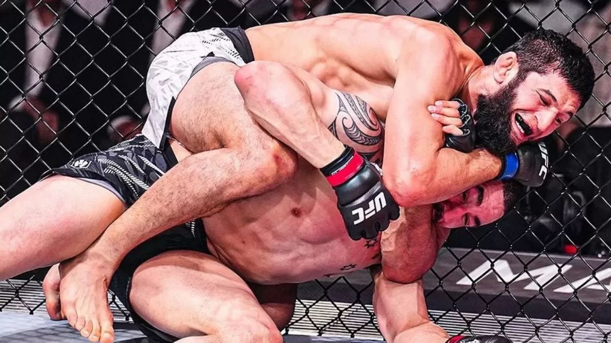 Khamzat Chimaev catatkan submission terbaik UFC 2024