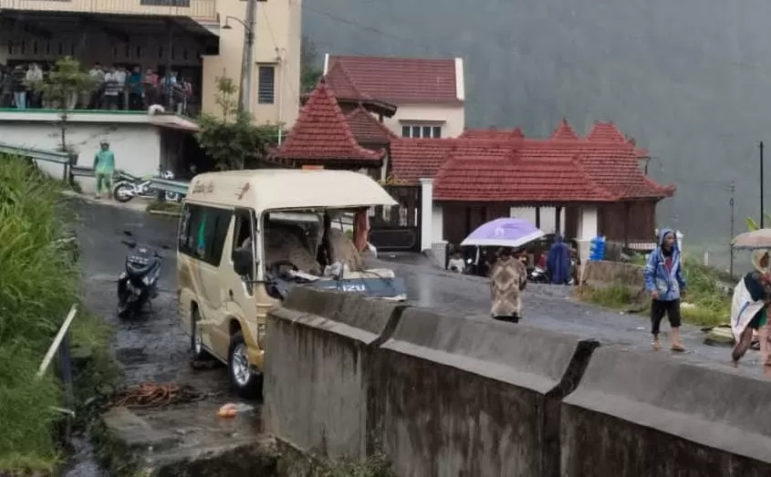 Tragedi di Lereng Lawu: Kecelakaan Maut Menimpa Minibus Wisata di Tawangmangu